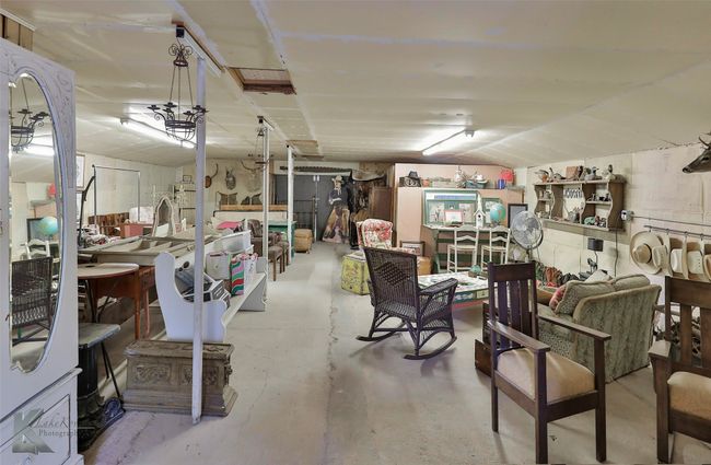 This is the inside of the 45x43 workshop | Image 39