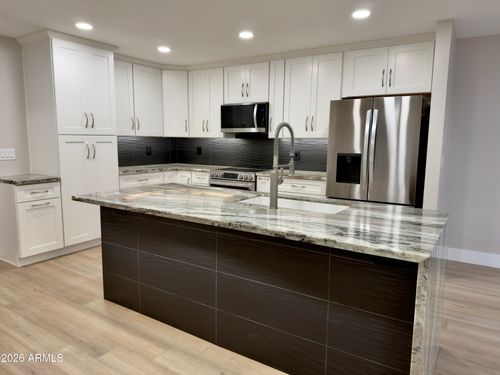 8076 E Via Del Arbor, Scottsdale, AZ, 85258-3068 | Card Image