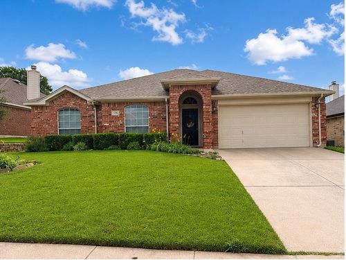 1100 Linden Dr, Burleson, TX, 76028-8402 | Card Image