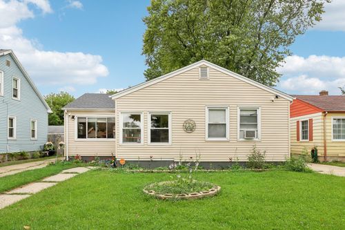 5043 N 19 St, Milwaukee, WI, 53209 | Card Image