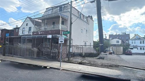 45 Burling St, Flushing, NY, 11355-2206 | Card Image