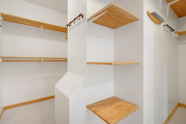Walk in closet | Image 21