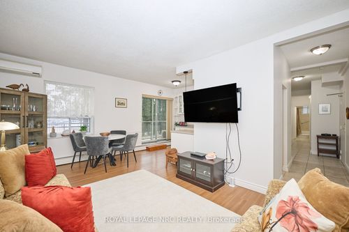 101-6390 Huggins St, Niagara Falls, ON, L2J1H1 | Card Image