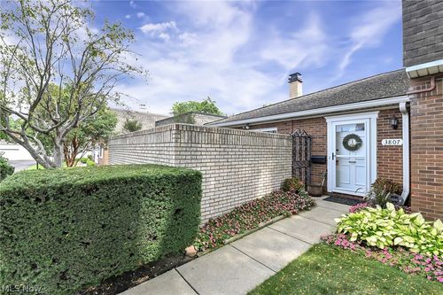 c-109-3807 Circlewood Ct, Cleveland, OH, 44126-1273 | Card Image