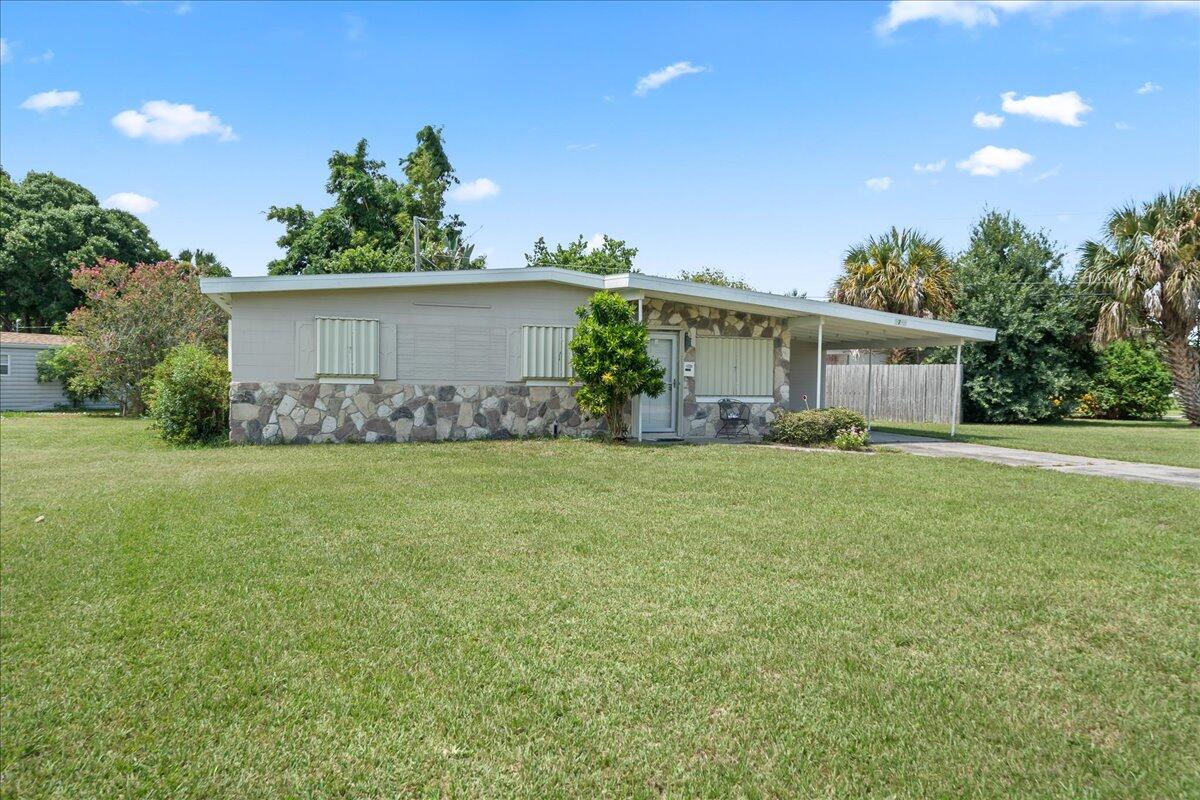 Sandalwood Dr, Melbourne, FL 32935