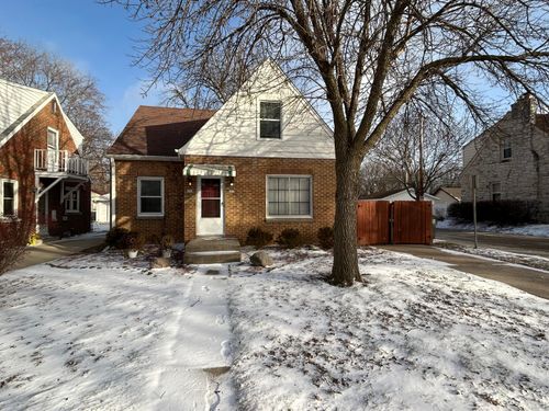 402 N 68th St, Milwaukee, WI, 53213-3933 | Card Image
