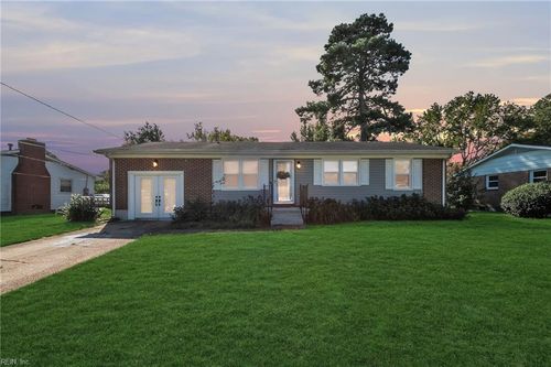 1103 Warfield Dr, Portsmouth, VA, 23701-3830 | Card Image