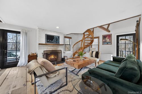 114 Newport Bridge Rd, Warwick, NY, 10990-2319 | Card Image