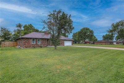 402 E Meadowlark Drive, House other with 3 bedrooms, 2 bathrooms and null parking in Clinton MO | Image 2