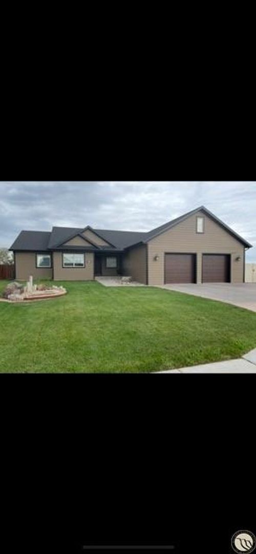 515 14th St W, Hardin, MT, 59034-2404 | Card Image