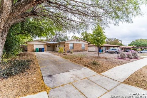 467 Shannon Lee St, San Antonio, TX, 78216-7438 | Card Image