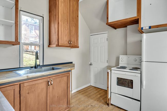 617 Aylmer St N, House other with 3 bedrooms, 2 bathrooms and 2 parking in Peterborough ON | Image 17
