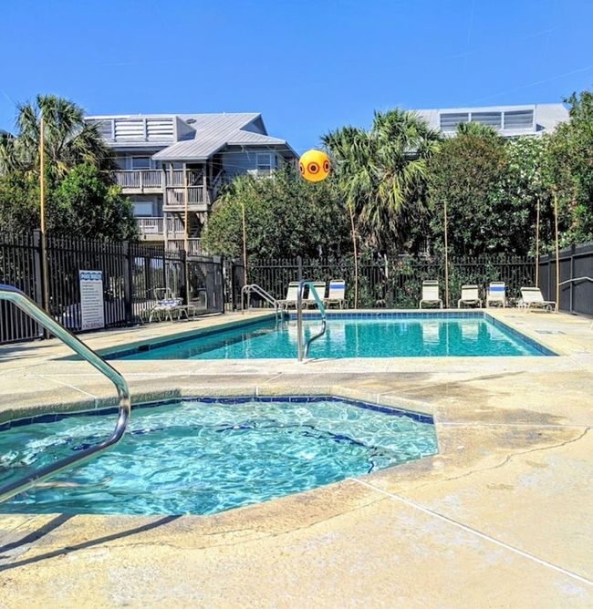 8D - 11 Old Mill Rd, Condo with 2 bedrooms, 2 bathrooms and null parking in Cedar Key FL | Image 16