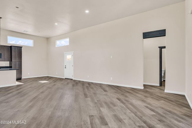 Living Area 2 | Image 14