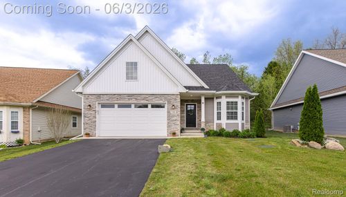 7466 Village Ct, Springfld Twp, MI, 48350-2555 | Card Image
