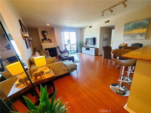 7070 Hawthorn Ave, Hollywood, CA, 90028-6905 | Card Image