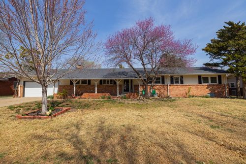 202 S Bonnie Brae St, Wichita, KS, 67207-1104 | Card Image