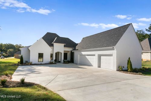 111 Grand Oak Blvd, Clinton, MS, 39056-6035 | Card Image