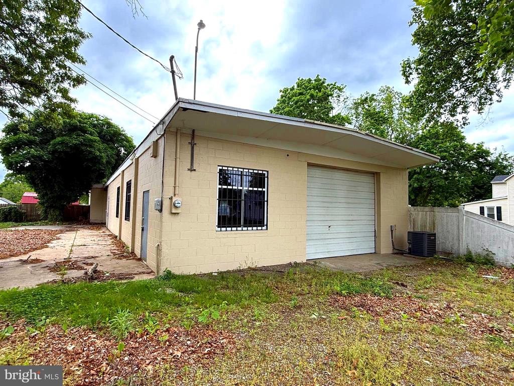 Commercial Lease in LANDISVILLE 4