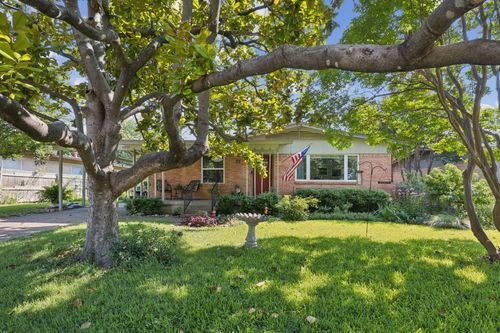 8930 Liptonshire Dr, Dallas, TX, 75238-3644 | Card Image