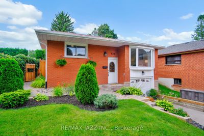 888 Walnut Crt, House other with 3 bedrooms, 2 bathrooms and 5 parking in Oshawa ON | Image 1