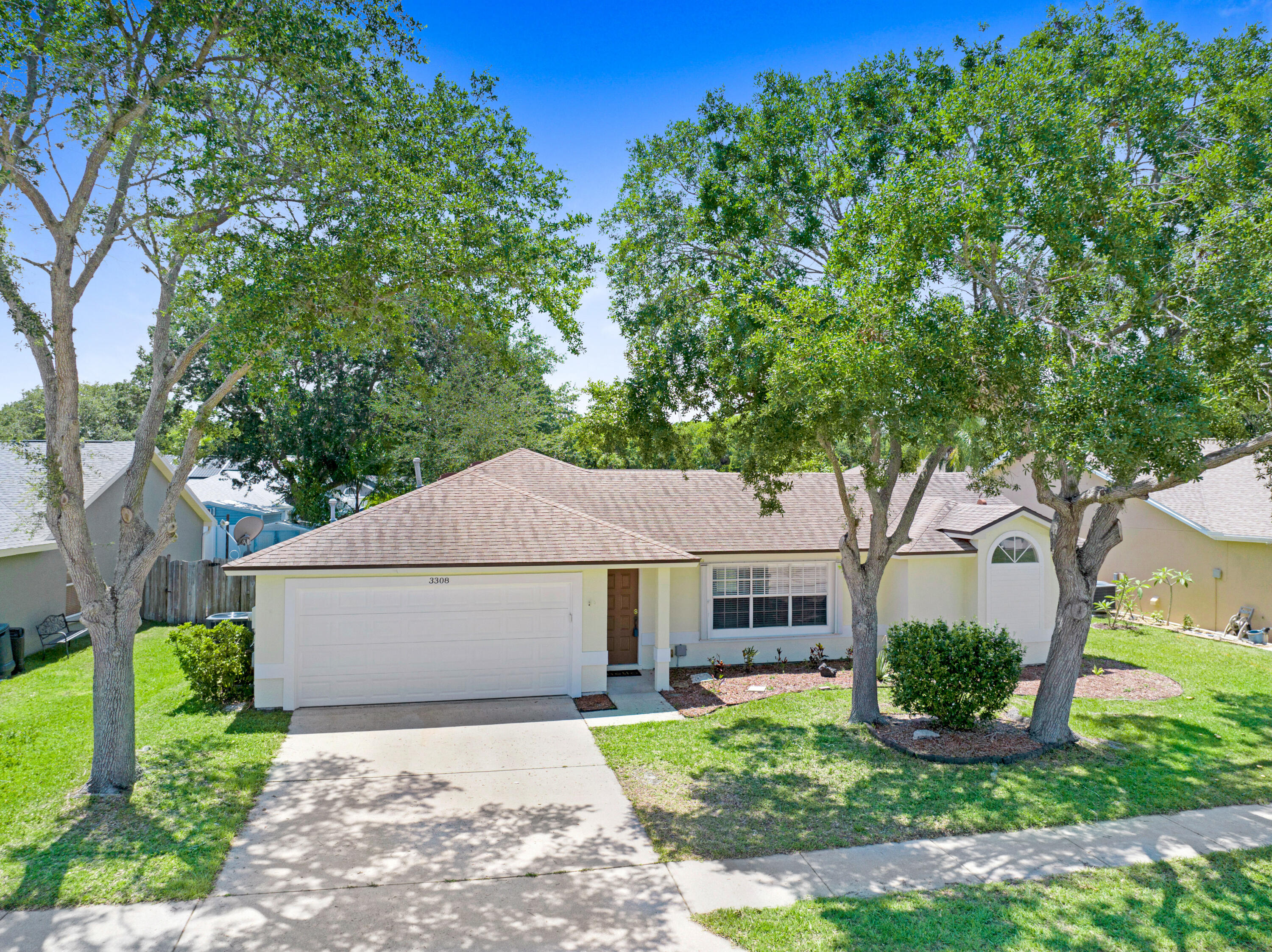 Lake View Cir, Melbourne, FL 32934