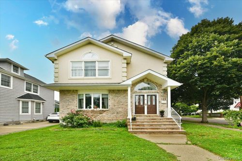 109 Charles St, Floral Park, NY, 11001-2224 | Card Image