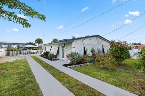 709 Nw 7th St, Dania Beach, FL, 33004-2308 | Card Image