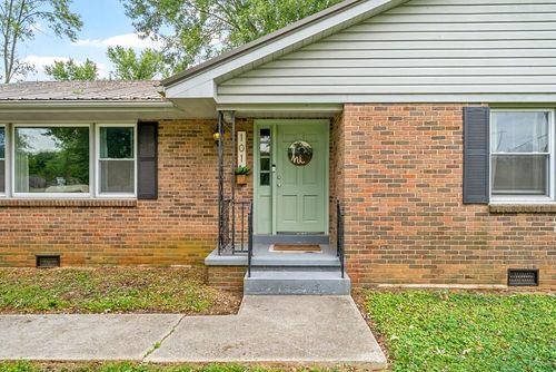 101 Country Club Ln, Hopkinsville, KY, 42240-3865 | Card Image