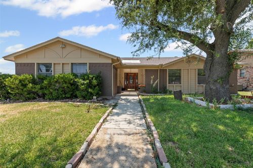 100 Countryside Dr, Arlington, TX, 76014-3123 | Card Image