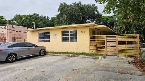 0-725 Ne 126th Street, North Miami, FL, 33161 | Card Image