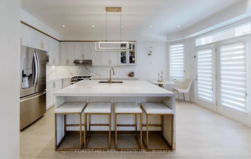 101 Ravine Edge Dr, Richmond Hill, ON, L4E4J6 | Card Image