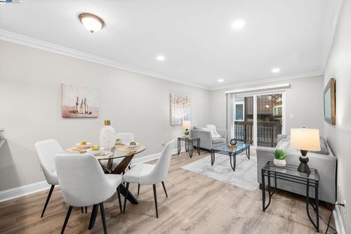 18-3841 Vineyard Ave, Pleasanton, CA, 94566-6776 | Card Image