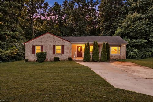 208 Locust St, Suffolk, VA, 23434-4059 | Card Image