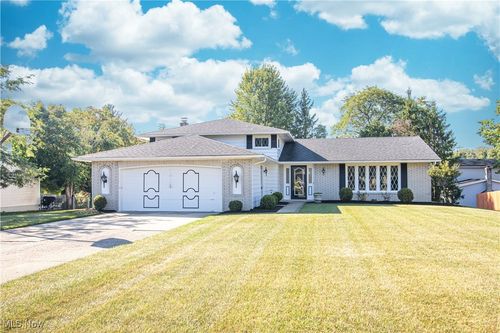 3225 Helen Dr, North Royalton, OH, 44133-2226 | Card Image