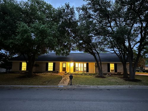 8606 Gladedale Dr, Woodway, TX, 76712-3541 | Card Image