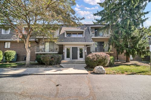 m-138 E Bailey Rd, Naperville, IL, 60565-1426 | Card Image