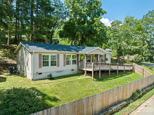 26 Cedar St, Canton, NC, 28716-4809 | Card Image