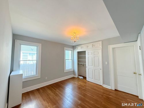 1-523 W Taft Ave, Bridgeport, CT, 06604-1827 | Card Image