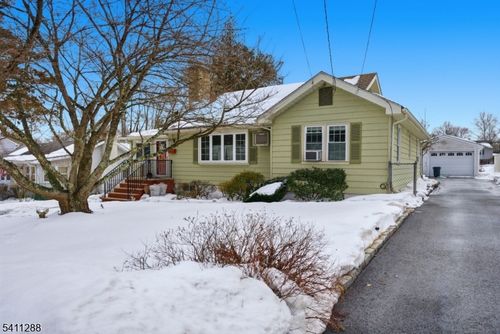 13 Iroquois Ave, Lake Hiawatha, NJ, 07034-2305 | Card Image