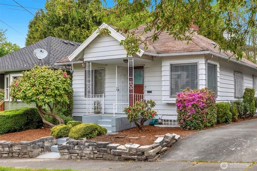 2712 S Norman St, Seattle, WA, 98144-3139 | Card Image