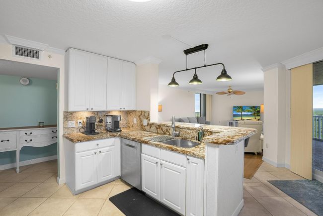 APT-1901 - 5049 N Highway A1a, Condo with 3 bedrooms, 2 bathrooms and null parking in Hutchinson Island FL | Image 24