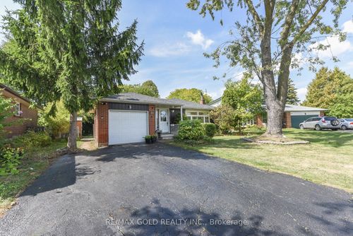 11 Dudley Pl, Brampton, ON, L6T3C2 | Card Image