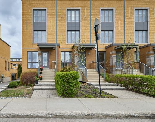 9446 Rue Anne-Courtemanche, Montréal, QC, H1K0E2 | Card Image