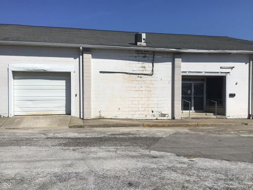 301 W Mulberry St, Salem, IN, 47167-1743 | Card Image