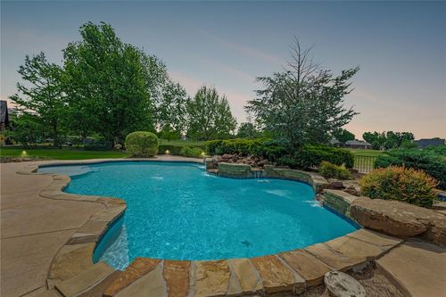 400 Heritage Blvd, Edmond, OK, 73025-2764 | Card Image