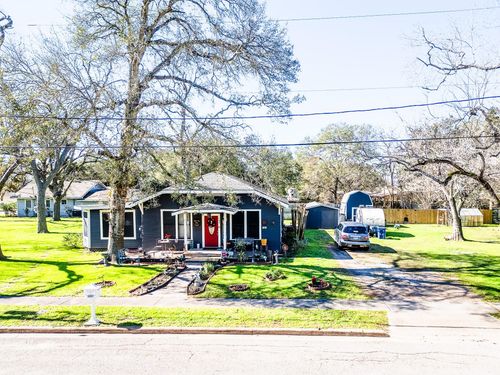 105 W Stockbridge St, Eagle Lake, TX, 77434-1737 | Card Image