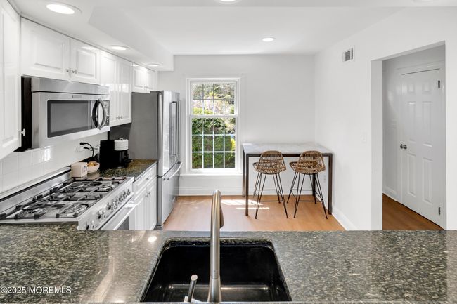 18 Wyckham Rd, Townhouse with 2 bedrooms, 3 bathrooms and null parking in Spring Lake NJ | Image 5