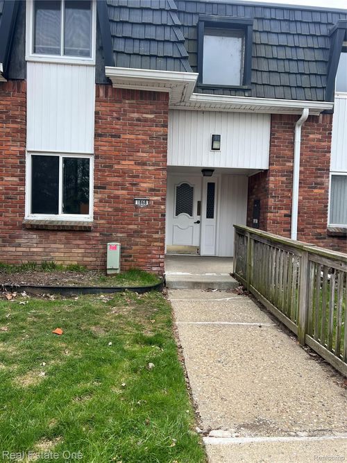 4-1868 Colonial Village Way, Waterford, MI, 48328-1956 | Card Image