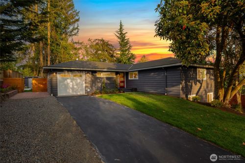 628 163rd Ave Se, Bellevue, WA, 98008-4933 | Card Image